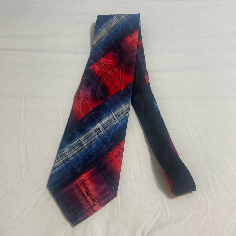 Vintage Robert Daskal signed 100% silk hand painted tie